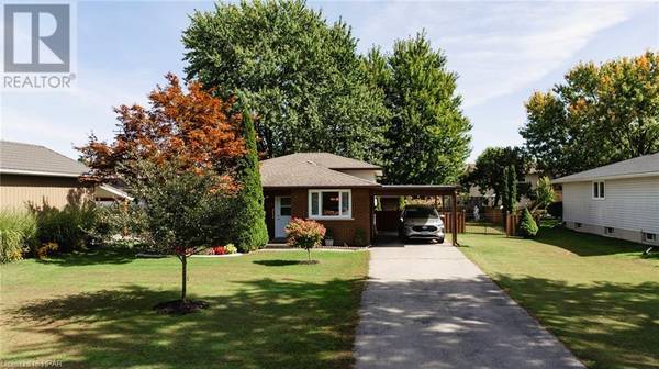 205 SPENCE CR Crescent, Mitchell, ON N0K1N0