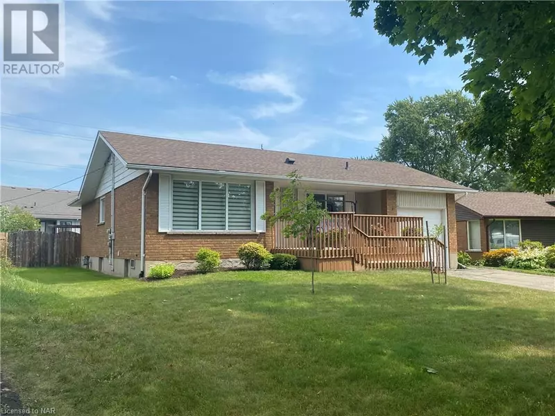 22 WESTDALE Drive, Welland, ON L3C2S2