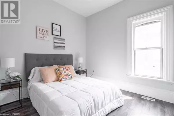 Brantford, ON N3T3G2,129 WEST Street Unit# uper