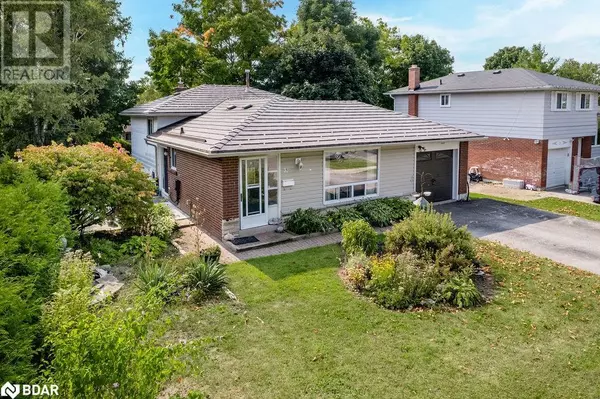 33 ROSLYN Road, Barrie, ON L4M2X5