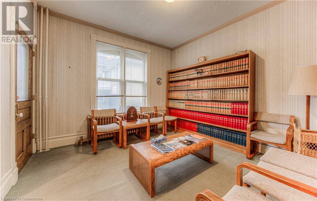 Kitchener, ON N2H4B6,9 AHRENS Street W