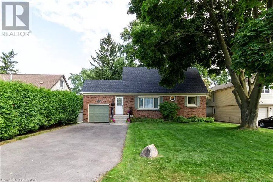 1043 JOAN Drive, Burlington, ON L7T3N1