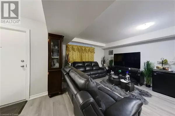 Kitchener, ON N2R0S4,235 CHAPEL HILL Drive Unit# 4