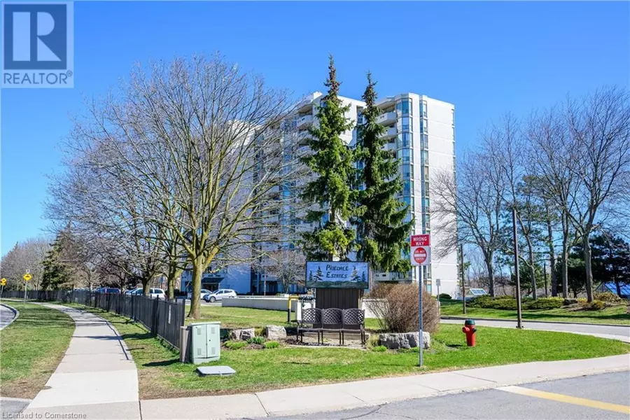 5090 PINEDALE Avenue Unit# 203, Burlington, ON L7L3V8