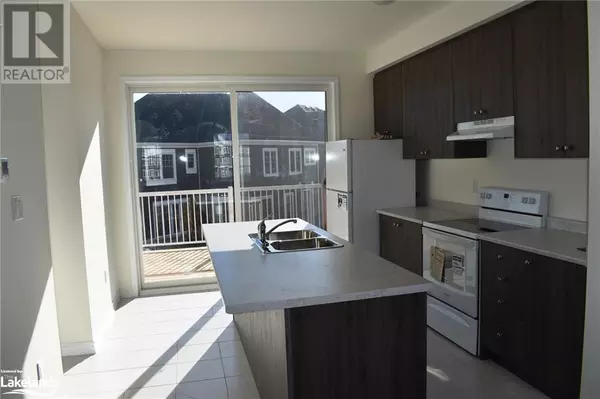 Wasaga Beach, ON L9Z2X2,207 VILLAGE GATE DR Drive