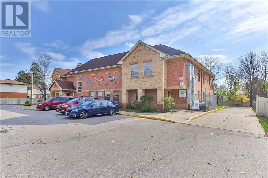 14 HENRY Street, Brantford, ON N3R1Z8