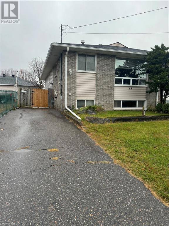 49 BEAVER Crescent, North Bay, ON P1A3N1