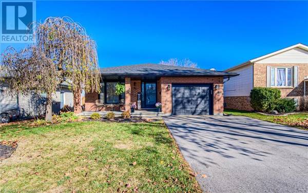 82 OAKHURST Crescent, Kitchener, ON N2B3K3