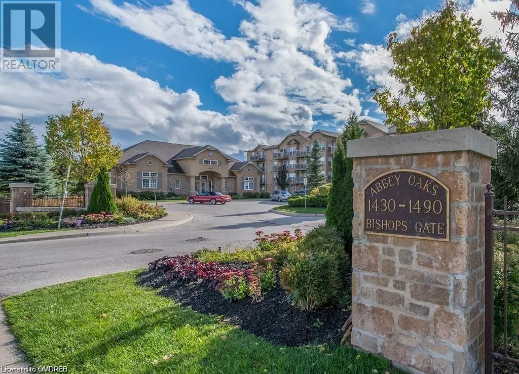 Oakville, ON L6M4N4,1460 BISHOPS Gate Unit# 306