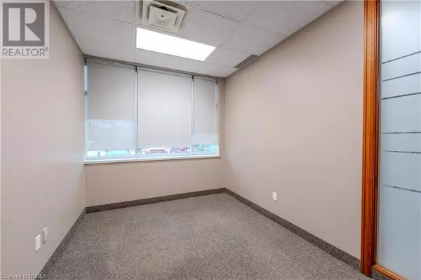 Brantford, ON N3R8A6,17 CORPORATE Place Unit# D