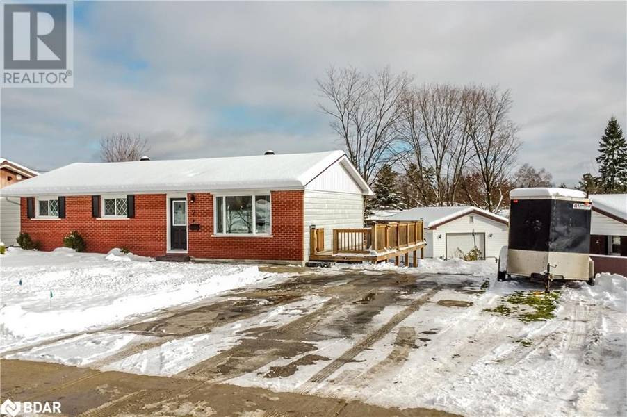 2 WALKER Avenue, Orillia, ON L3V6G7