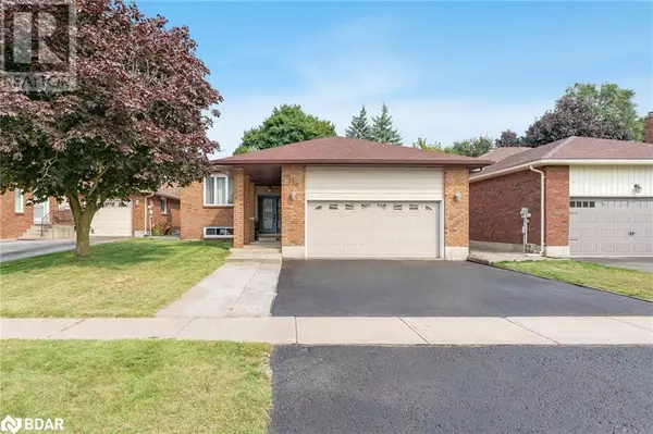 110 CHIEFTAIN Crescent, Barrie, ON L4N6J3