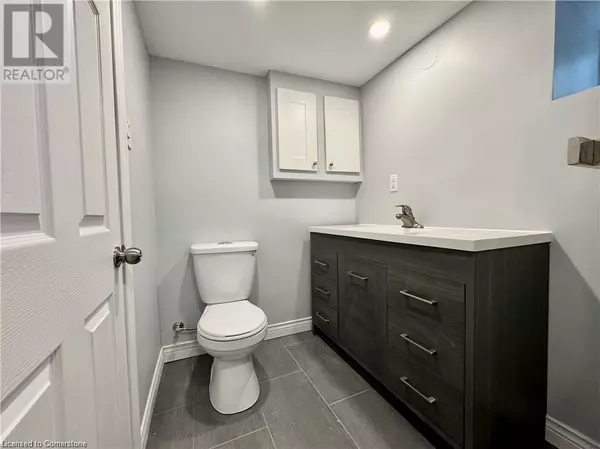 Guelph, ON N1H1N7,5 EARL Street Unit# LOWER