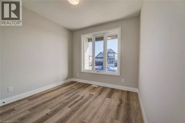 Elmira, ON N3B0E6,106 SOUTH PARKWOOD Boulevard