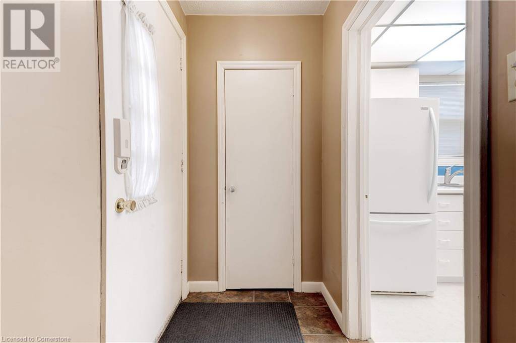 Burlington, ON L7P2L7,1353 FISHER Avenue