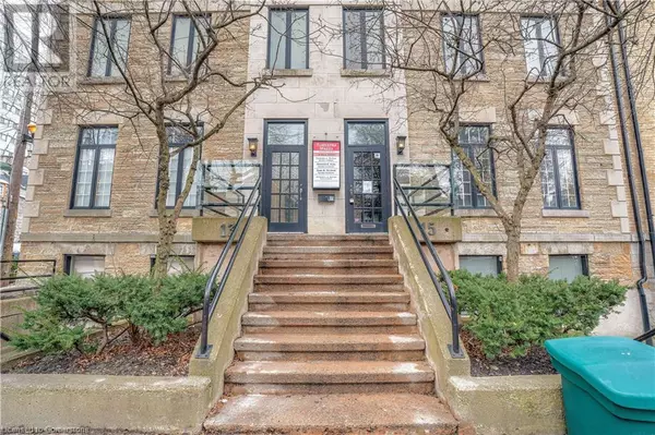 Hamilton, ON L8P1T3,15 BOLD ST #13