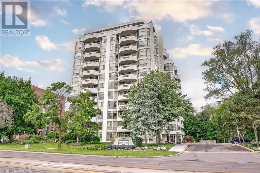 Burlington, ON L7S2H8,1237 NORTH SHORE Boulevard Unit# 404