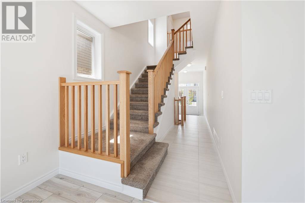 Ayr, ON N0B1E0,33 HENRY MARACLE Street