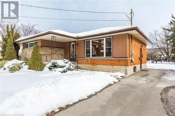 13 SKYLAND Drive, Hamilton, ON L9A3B9