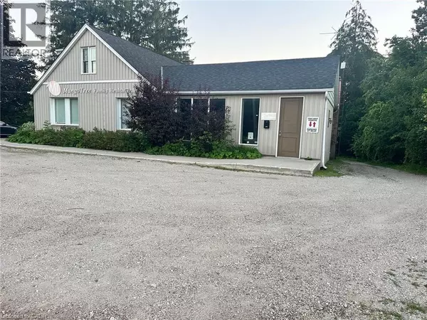 Puslinch, ON N1H6H9,28 BROCK RD North #B