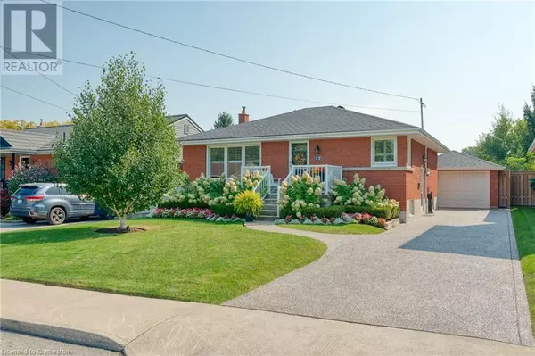 27 HOOVER Crescent, Hamilton, ON L9A3G9