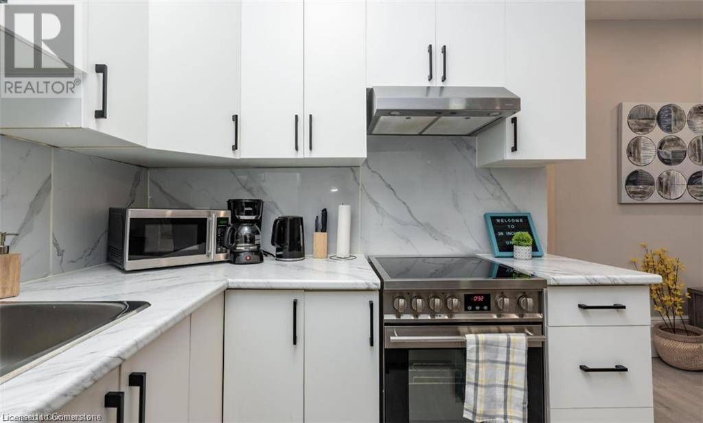 Hamilton, ON L8R3B3,38 INCHBURY ST #1
