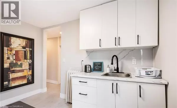 Hamilton, ON L8R3B3,38 INCHBURY ST #2