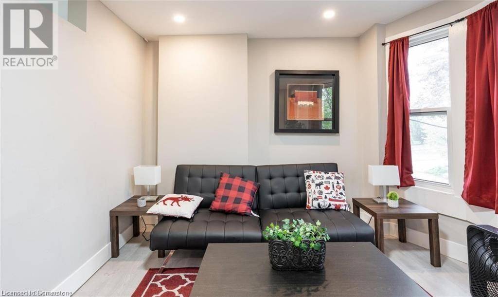Hamilton, ON L8R3B3,38 INCHBURY ST #2