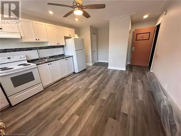 Hamilton, ON L8P3C2,119 MACNAB ST #8