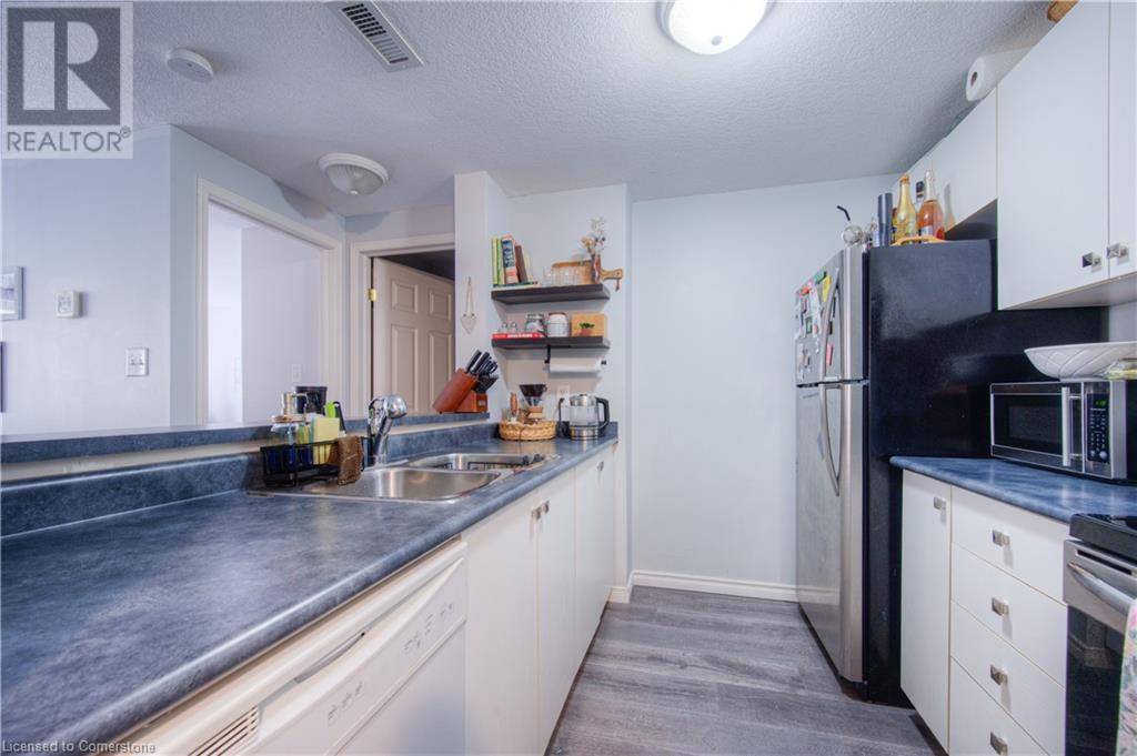 Kitchener, ON N2E0A2,45 CEDARHILL CRES #10C