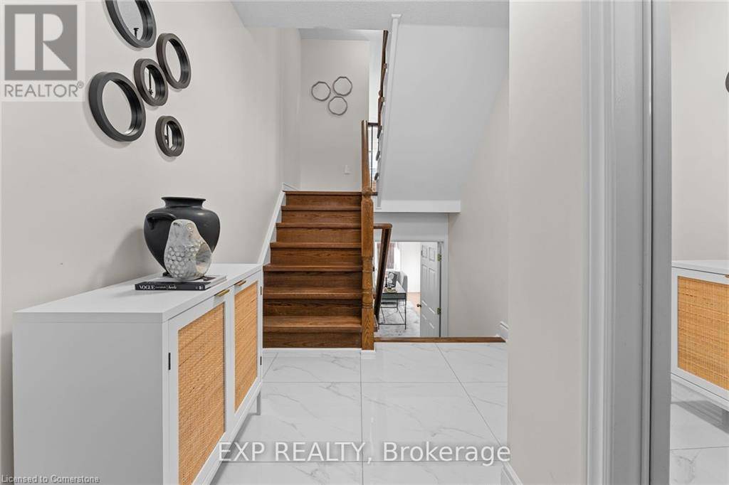 2329 SADDLECREEK Crescent, Oakville, ON L6M5J7