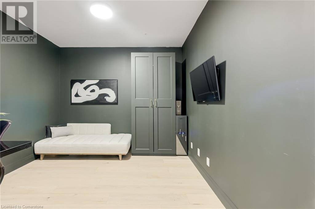 Burlington, ON L7S0A5,500 BROCK AVE #205