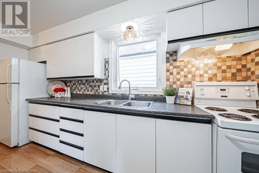 Mississauga, ON L5E2C8,1089 MEREDITH Avenue