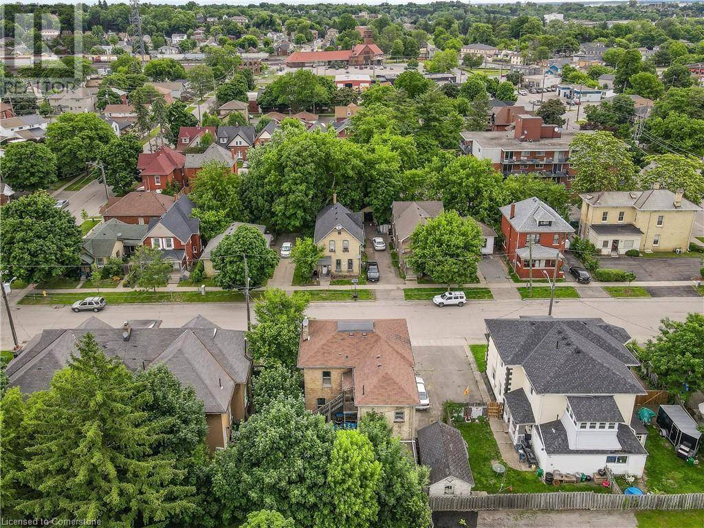 Brantford, ON N3T3S7,12 FLEET Street