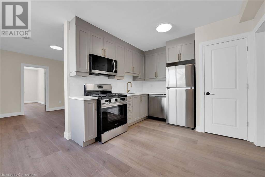 Hamilton, ON L8P3X2,92 PEARL Street S