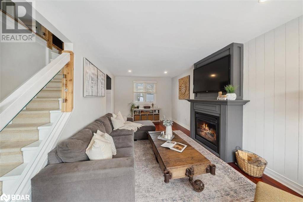 Barrie, ON L4N5E3,33 PEPLER Place