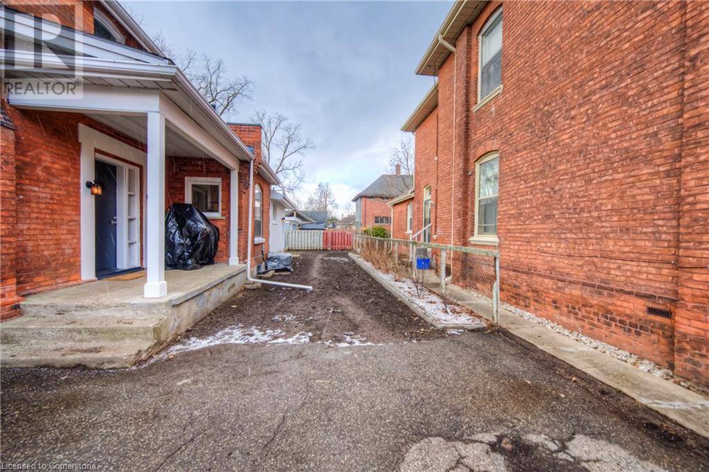Brantford, ON N3T4L2,34 PALMERSTON Avenue