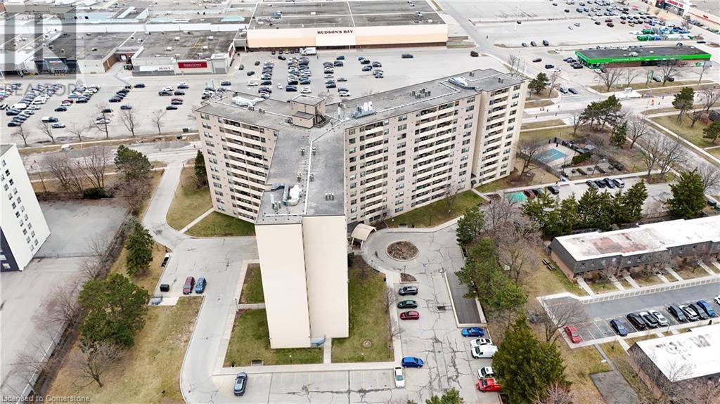 Burlington, ON L7N3M2,700 DYNES RD #208