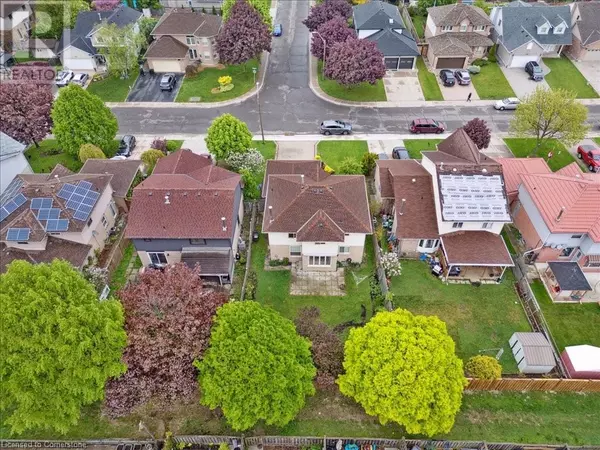 Hamilton, ON L8W2Z5,211 RUSHDALE Drive