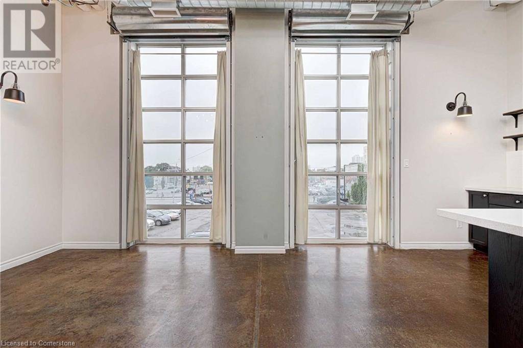 Hamilton, ON L8R3H7,11 REBECCA ST #202