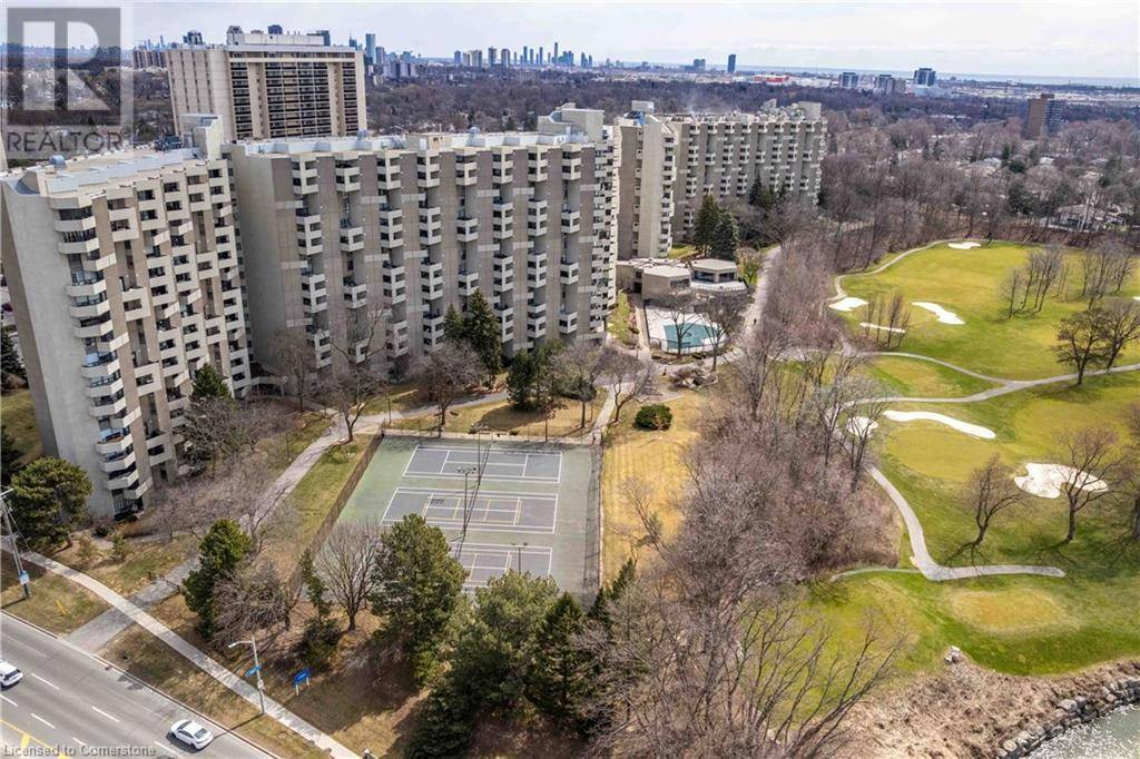 300 MILL RD #C34, Etobicoke, ON M9C4W7