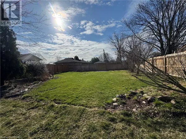 Brantford, ON N3R5P7,72 EVELYN Street