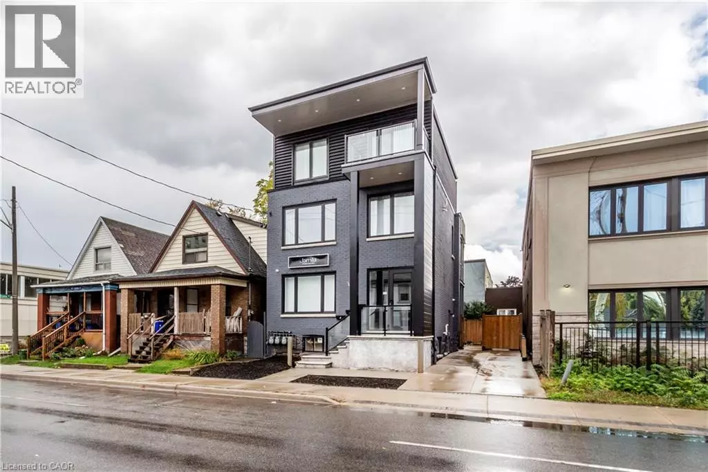 Hamilton, ON L8R1N3,144 WELLINGTON ST North #2