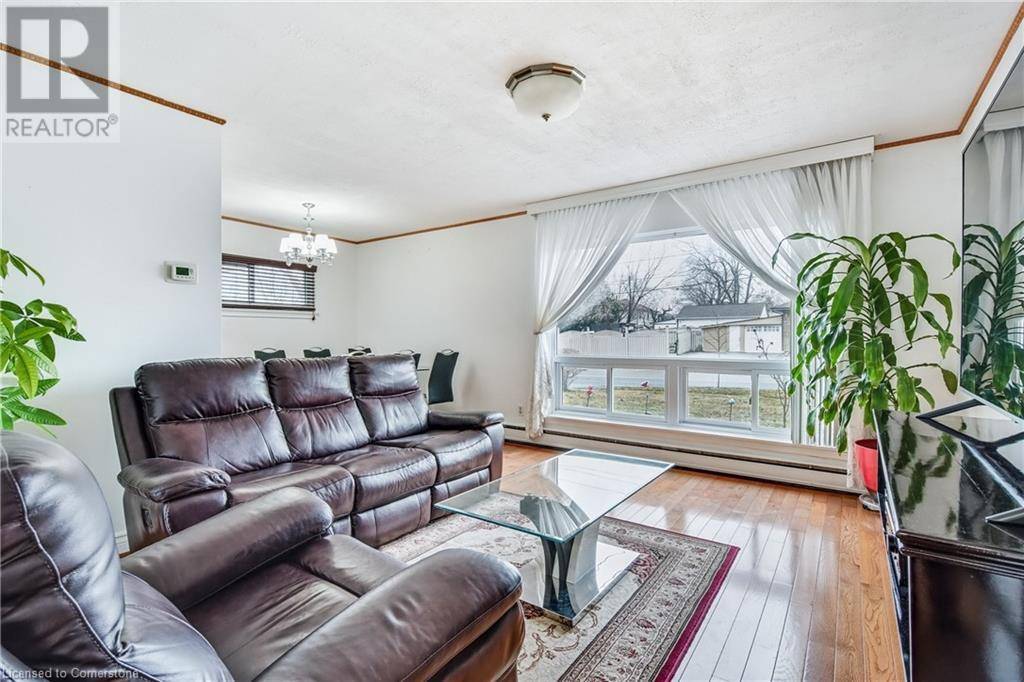 Etobicoke, ON M9W2L1,172 ELMHURST Drive