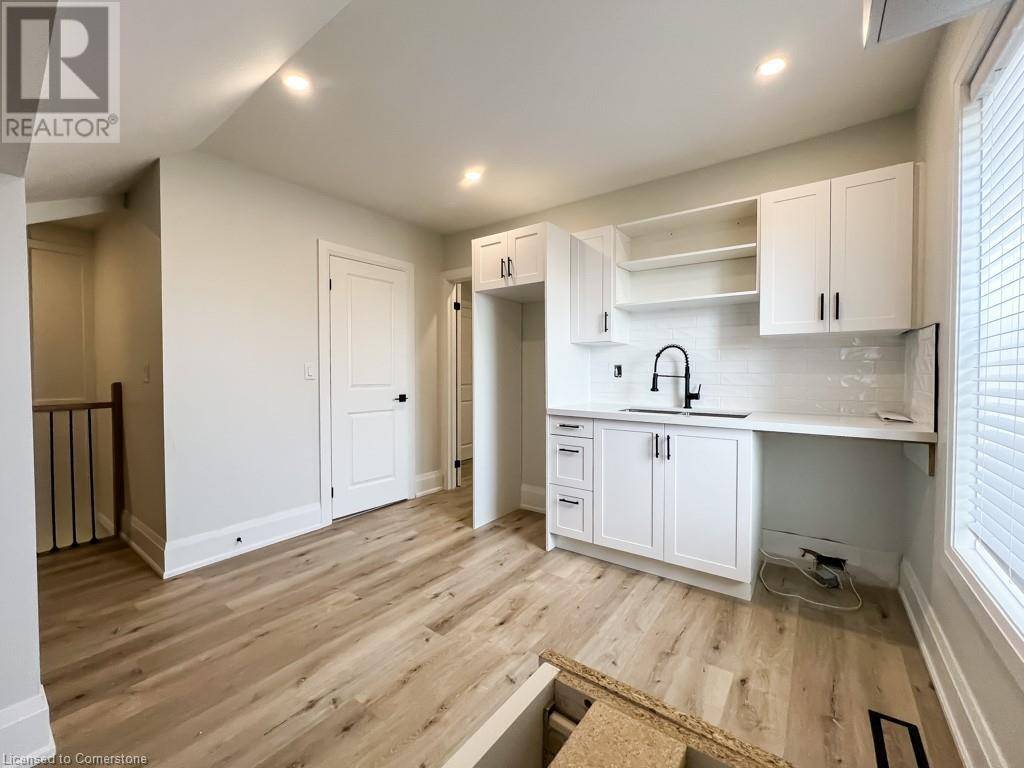 396 BARTON ST #3, Hamilton, ON L8L2Y3
