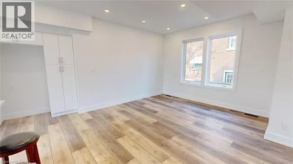 St. Catharines, ON L2R2Z7,204 QUEENSTON Street