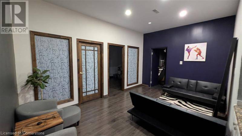 Hamilton, ON L8S3M6,49 GLEN Road