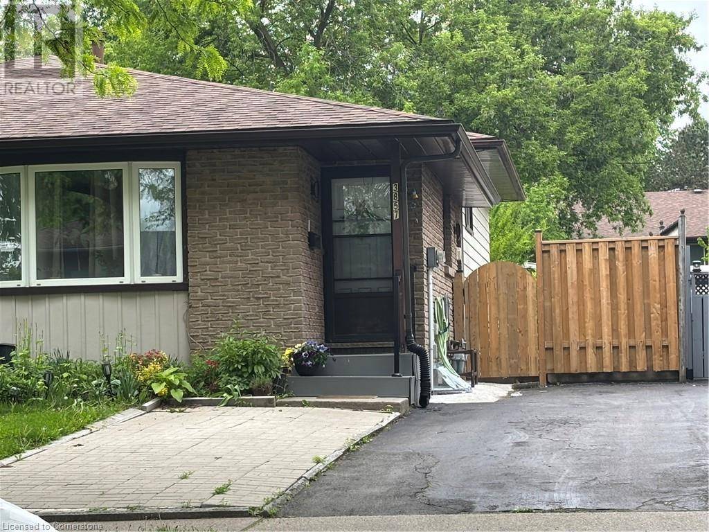 3857 PANAMA CT #Upper, Niagara Falls, ON L2J3Z8
