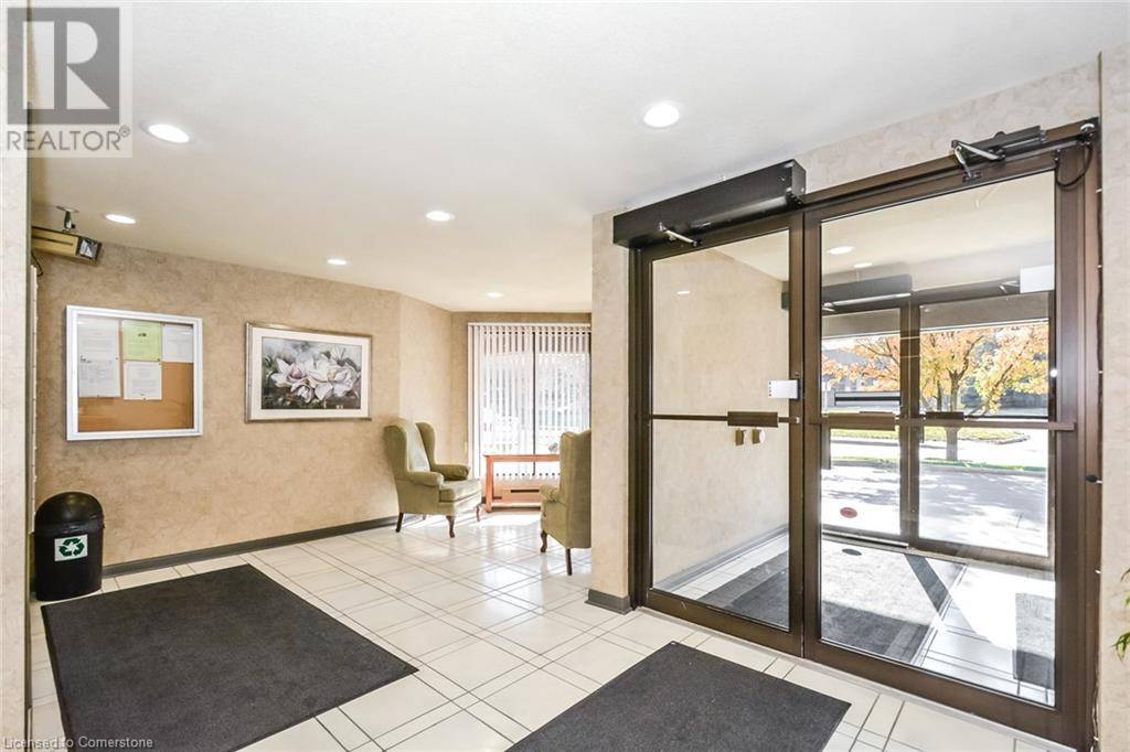 Kitchener, ON N2H6R8,10 ELLEN ST East #808