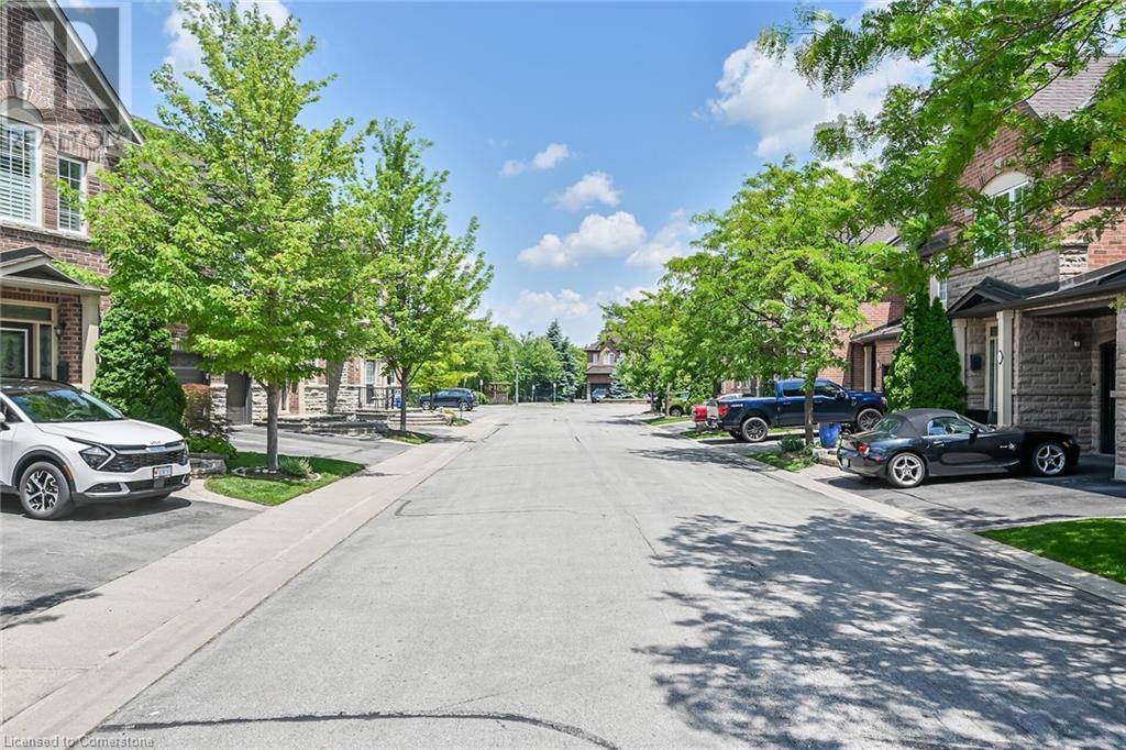 Oakville, ON L6H7J2,300 RAVINEVIEW WAY #41